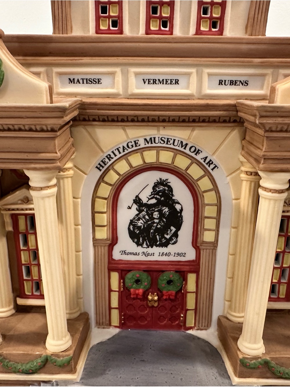 Department 56 Christmas In The City - Heritage Museum of Art - Picture 8 of 11